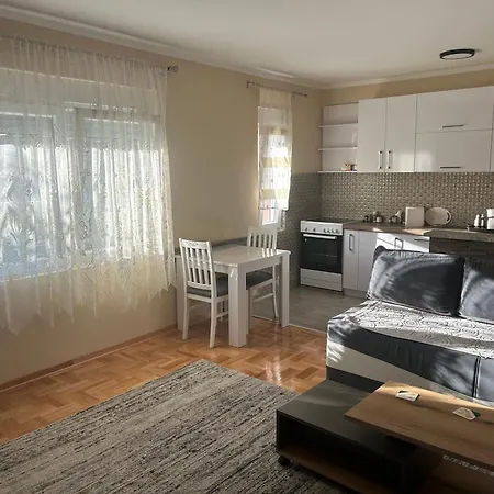 アパート Prestige ポドゴリツァ